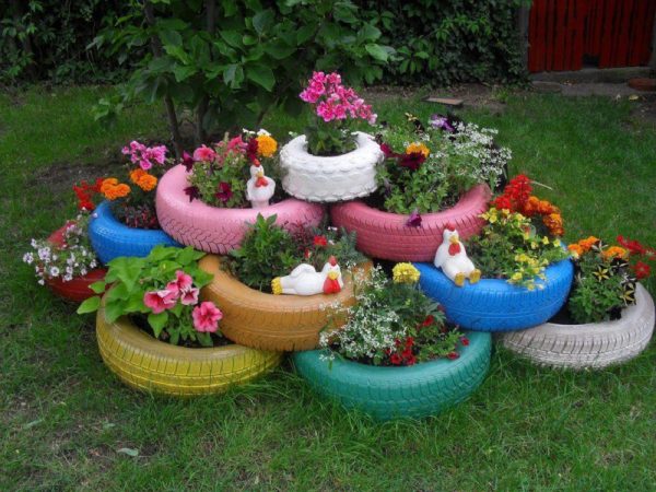 Sân vườn đẹp lung linh với những món đồ tái chế siêu dễ thương